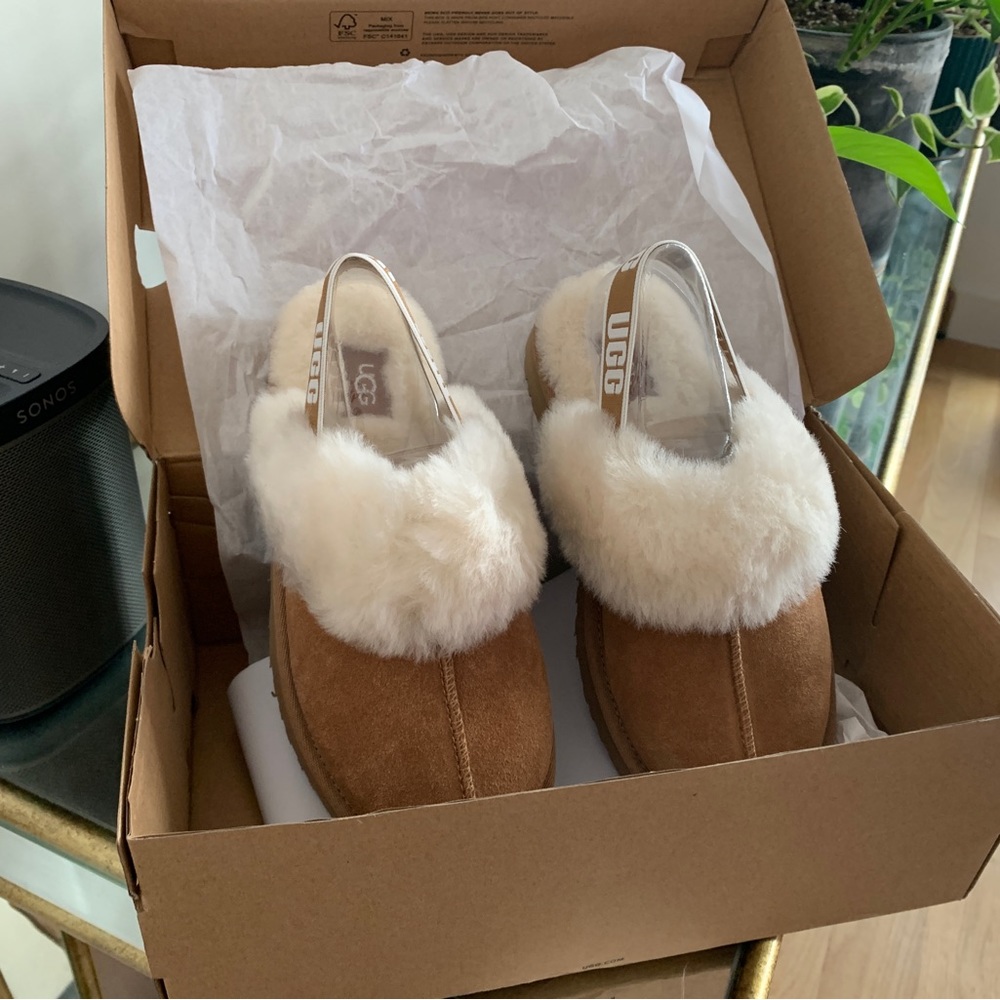 BRAND NEW UGG Kids Funkette slip ons